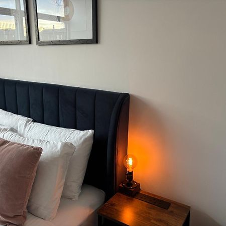 Manchester Apt, Free Parking, Business, Couples & Families Экстерьер фото