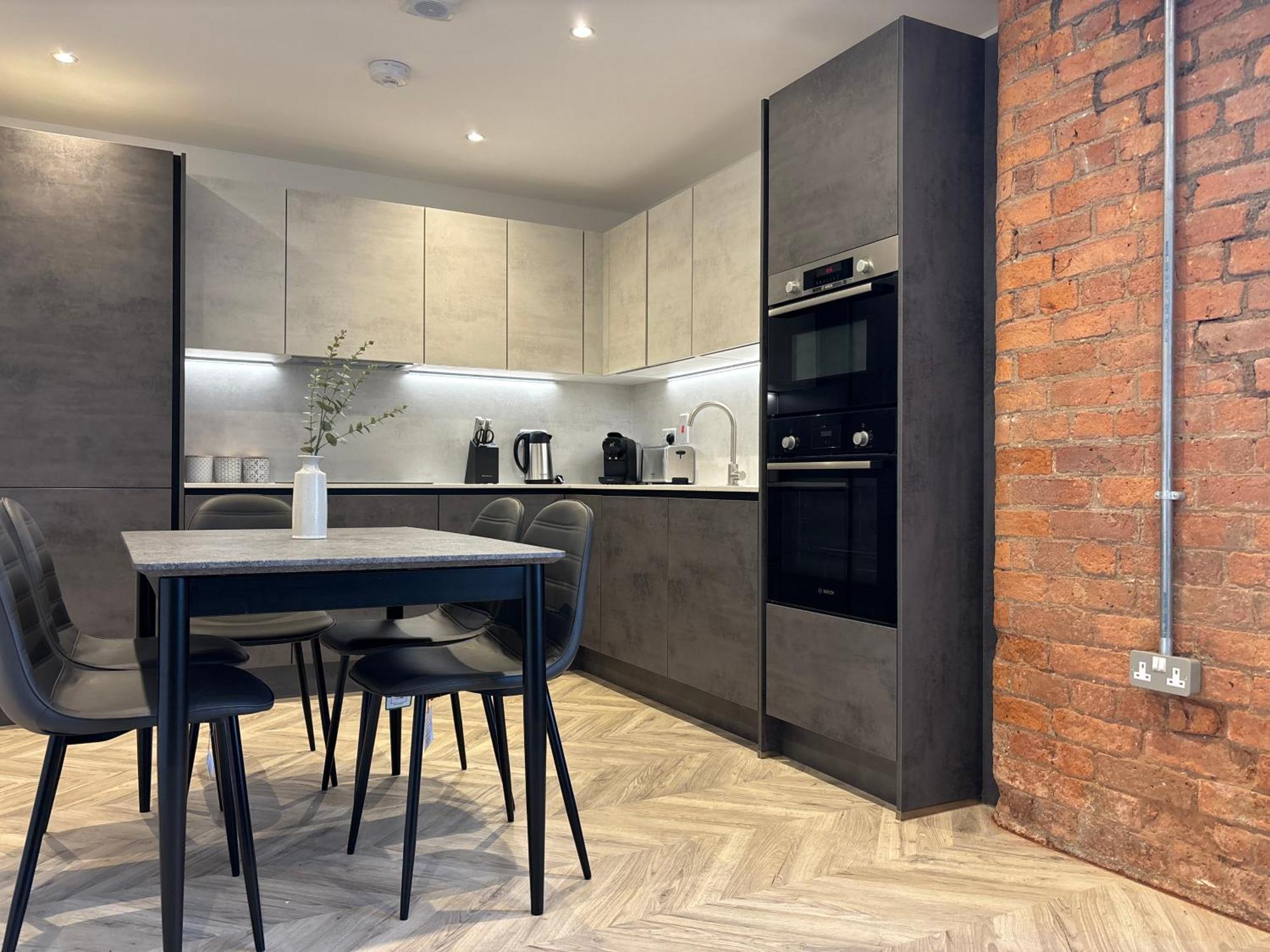 Manchester Apt, Free Parking, Business, Couples & Families Экстерьер фото