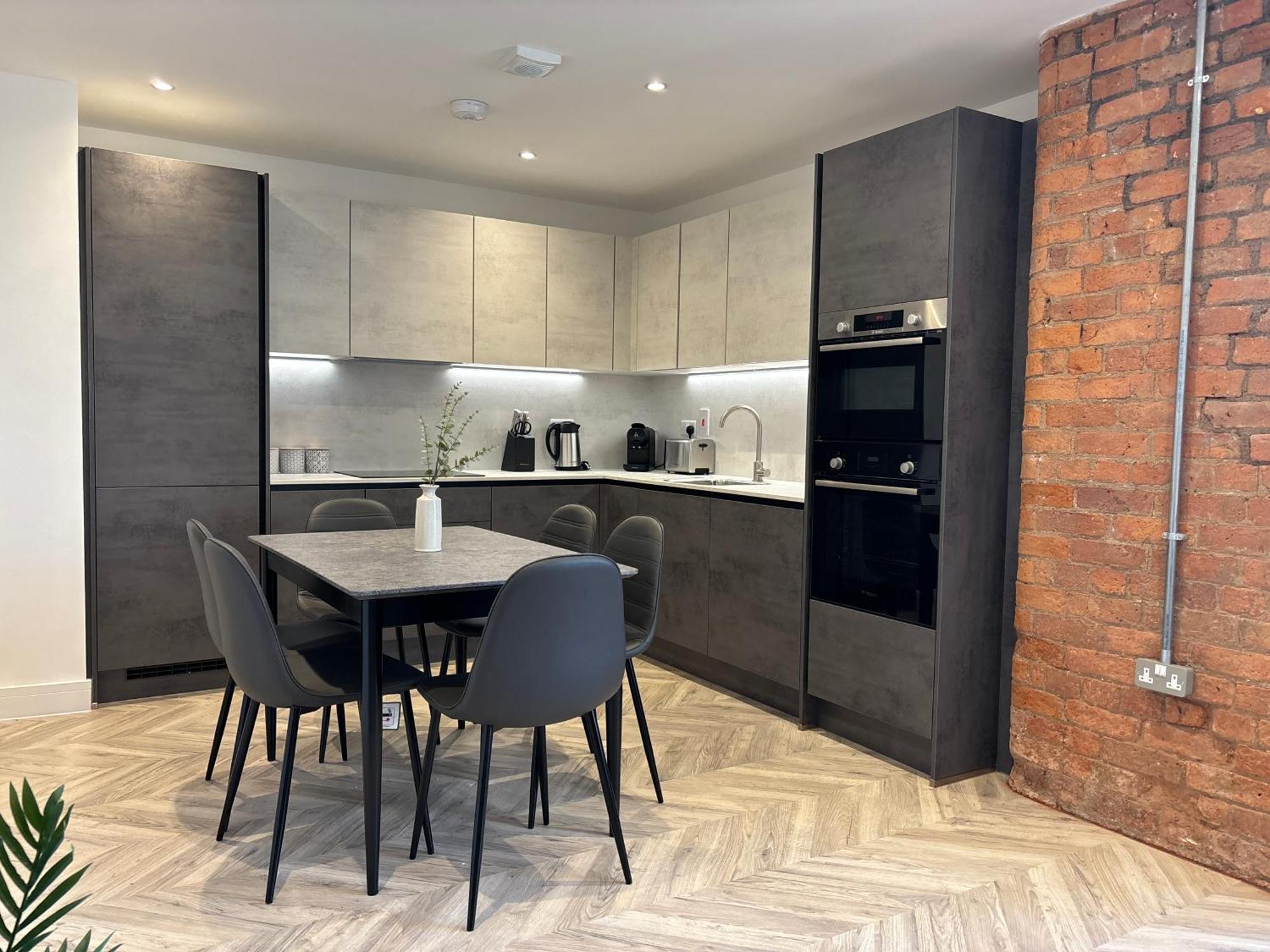 Manchester Apt, Free Parking, Business, Couples & Families Экстерьер фото
