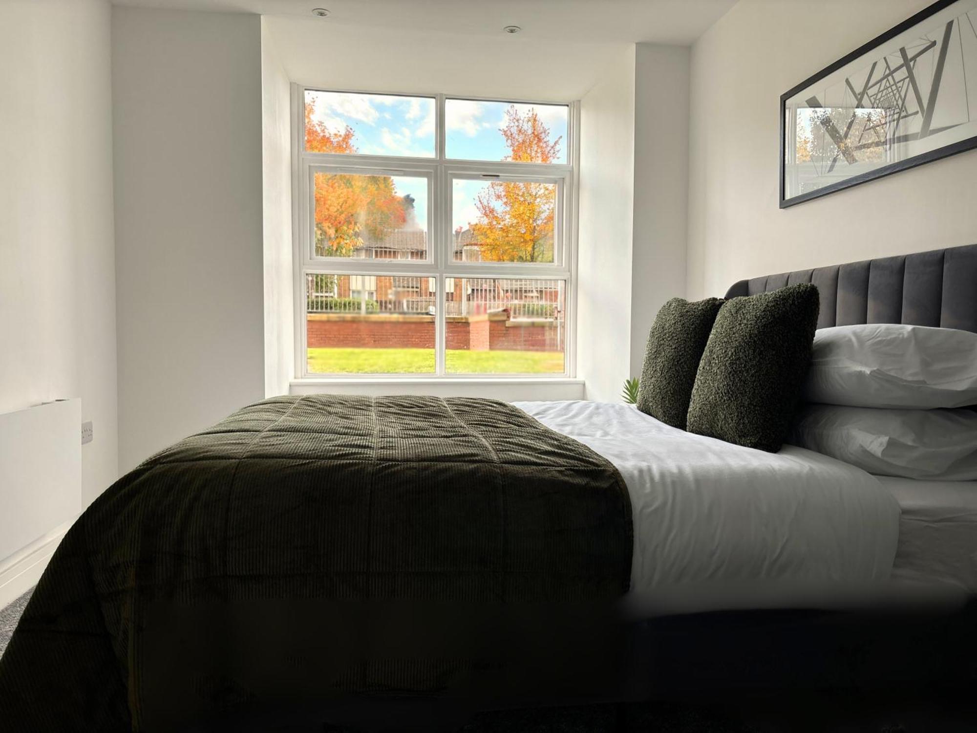 Manchester Apt, Free Parking, Business, Couples & Families Экстерьер фото