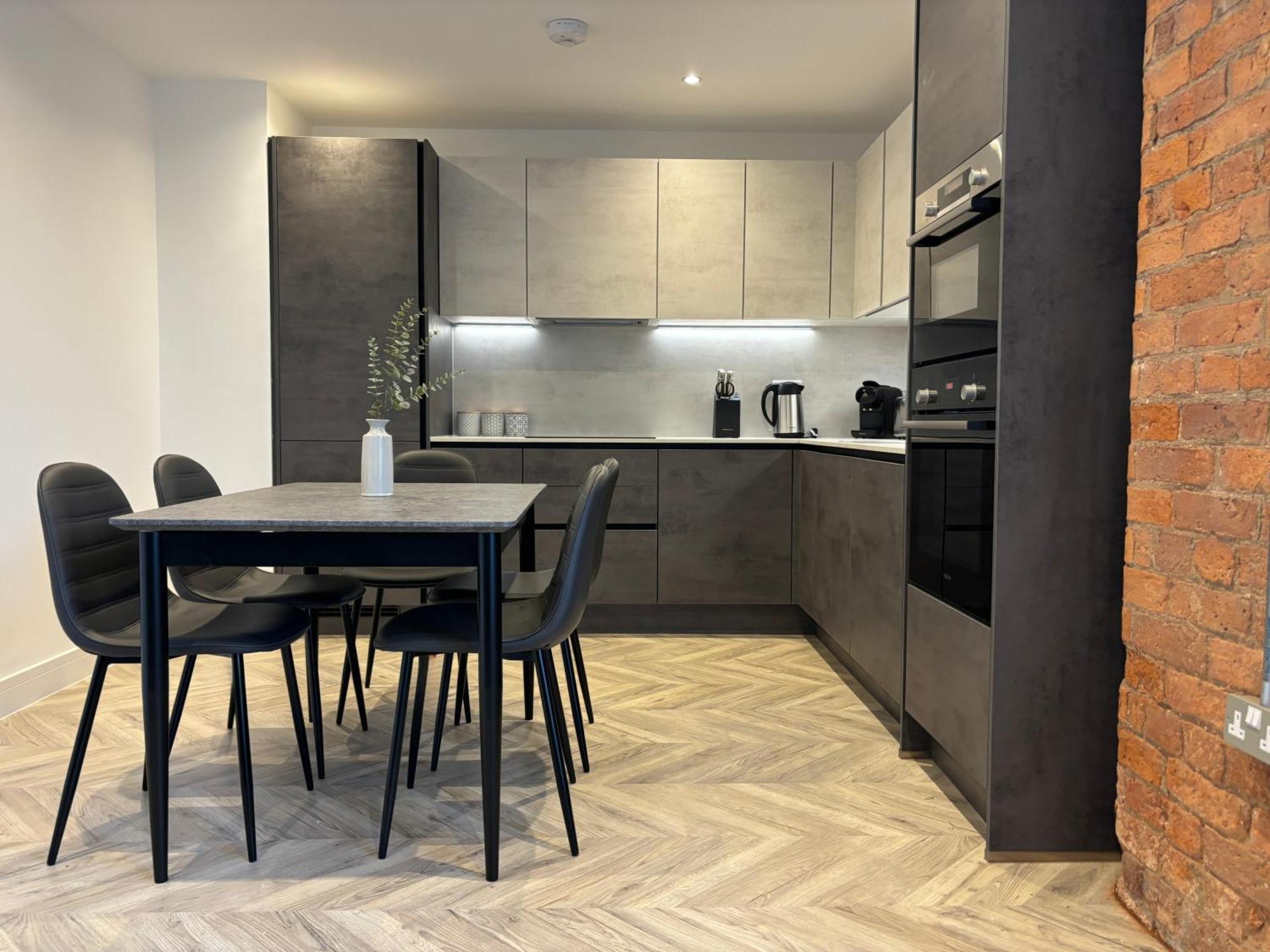 Manchester Apt, Free Parking, Business, Couples & Families Экстерьер фото